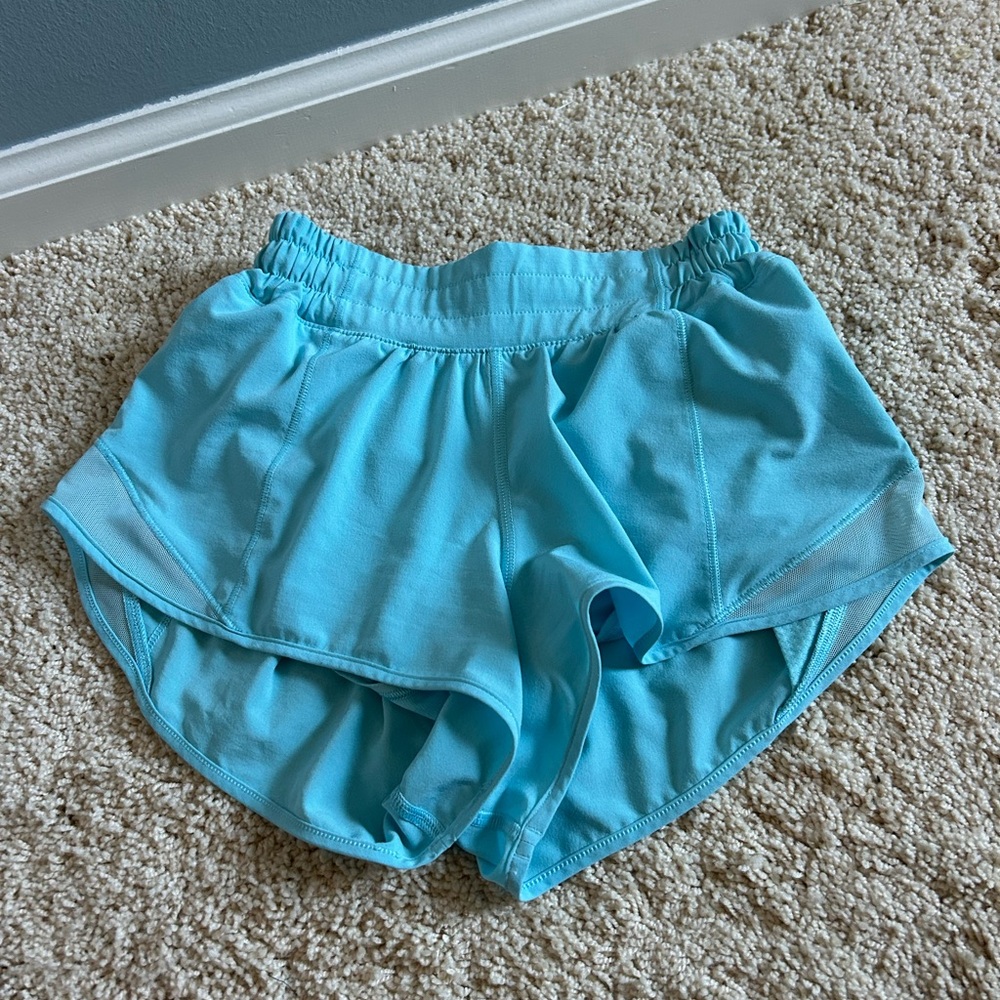 Lululemon Hotty Hot low rise 2.5 inch shorts